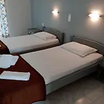 Dennis Apartmán Kalamákion